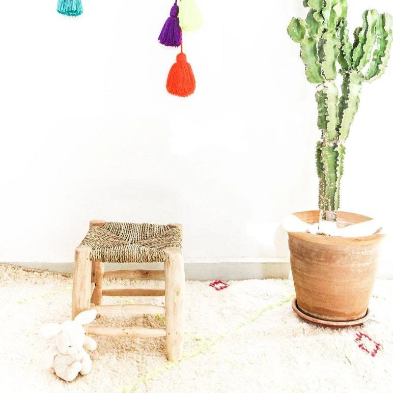 Tabouret marocain pour enfant en bois de citronnier – Image 4