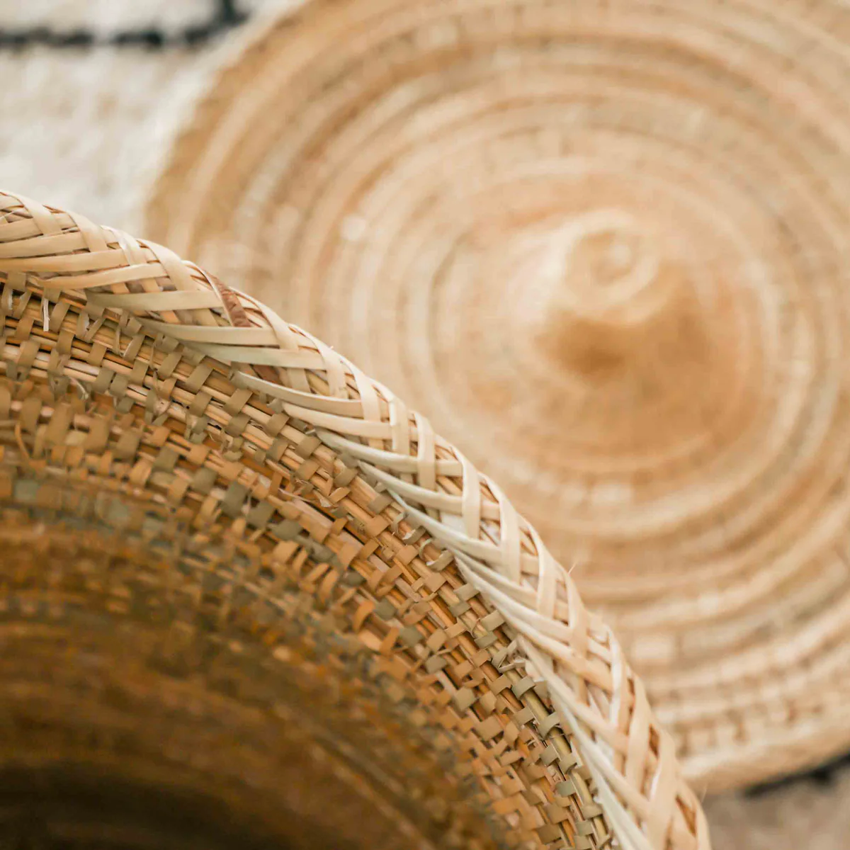 Panier berbère avec couvercle en osier et jonc tressé – Image 4