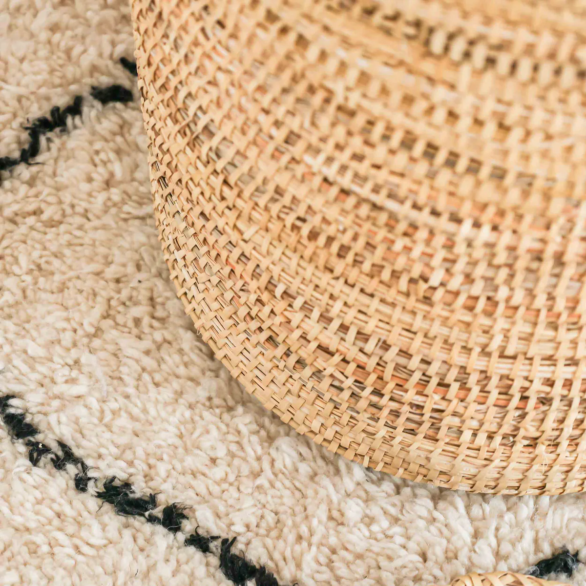 Panier berbère avec couvercle en osier et jonc tressé – Image 5