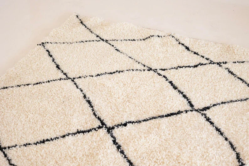 Tapis berbère petite taille Beni Ouarain blanc et losanges noirs – Image 3